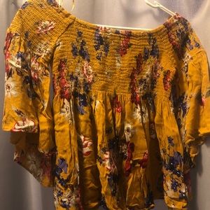 Size S Off the shoulder Floral Top w/ Bell Sleeves